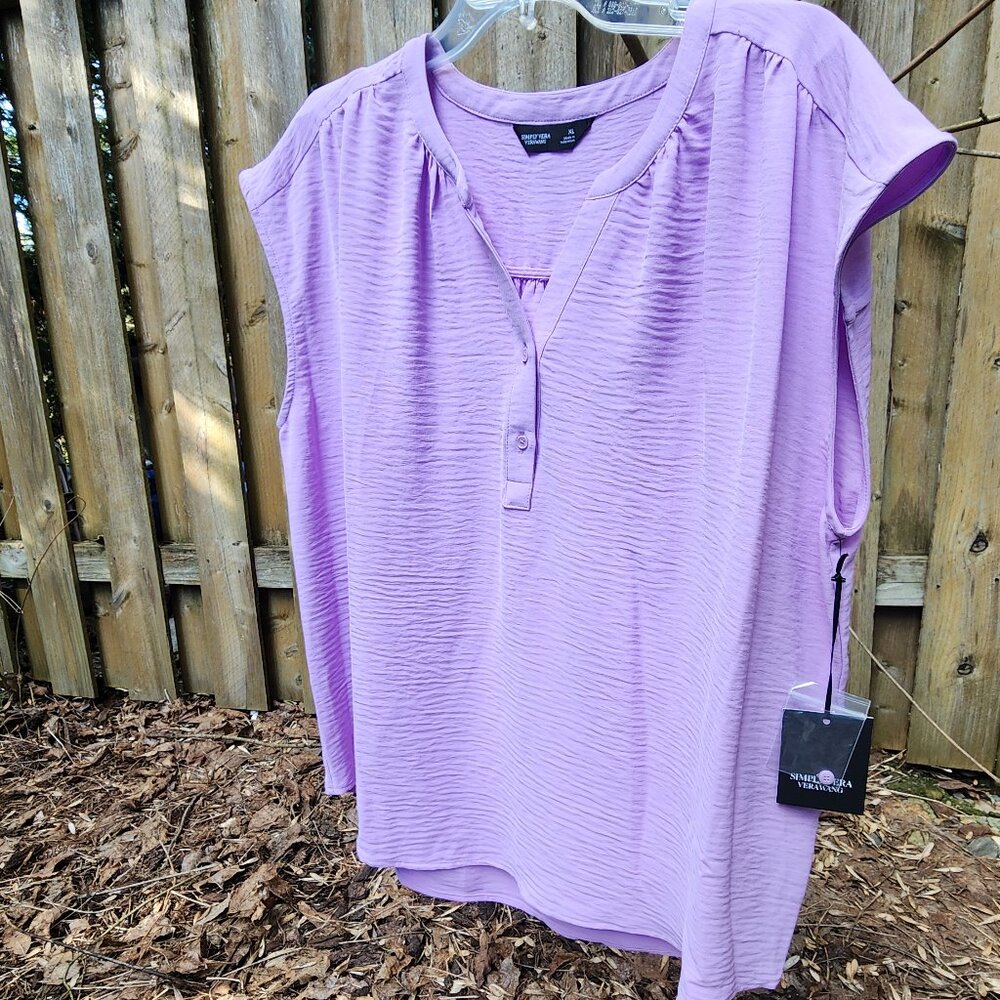 *NWT* Simply Vera Wang XL Sleeveless Lavender vneck blouse